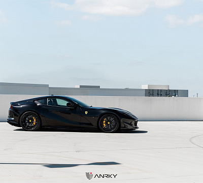 Фото дисков Anrky AN38 на Ferrari 812