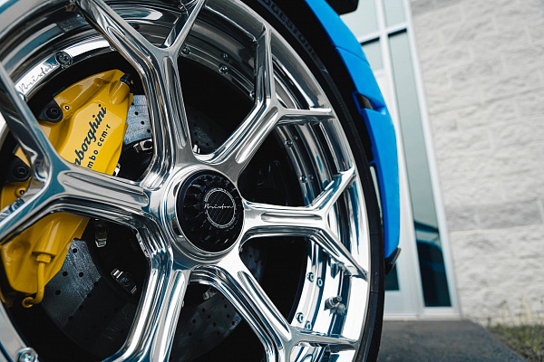Фото дисков Brixton Forged MW03 Полированный лак на Lamborghini Huracan