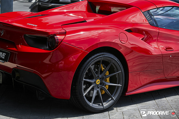 Фото дисков Vossen EVO-2 Глянцевый темный лак на Ferrari 488