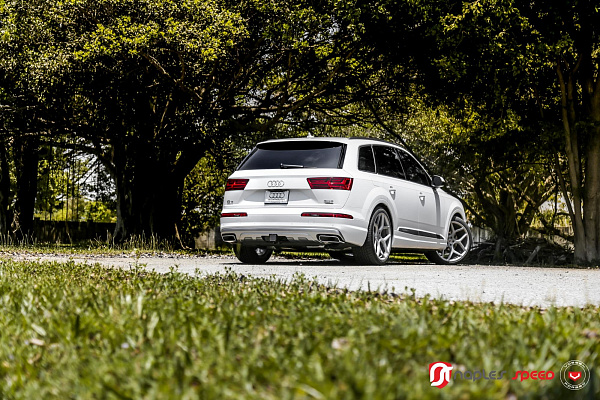 Фото дисков Vossen CG-205 Серебро на Audi Q7 (4M)