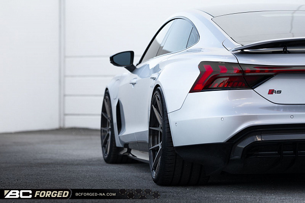 Фото дисков BC Forged HCA165 Матовый графит на Audi E-tron GT