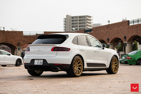 Фото дисков Vossen HF-2 Сатиновое золото на Porsche Macan I