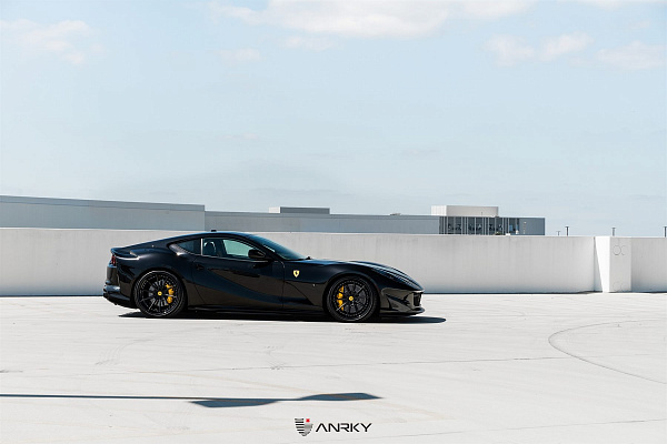 Фото дисков Anrky AN38 Черный сатин на Ferrari 812