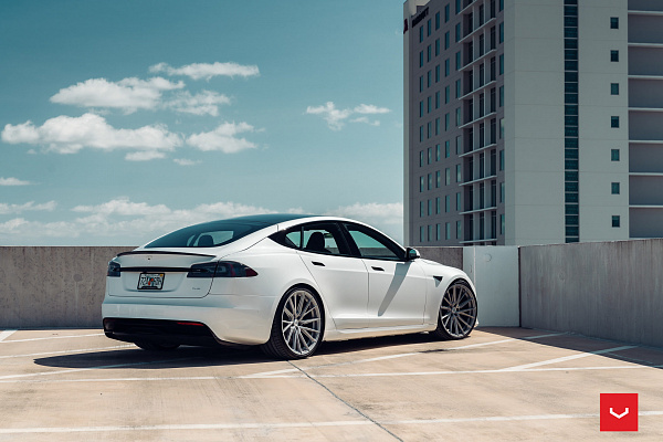 Фото дисков Vossen HF-4T Серебро на Tesla Model S