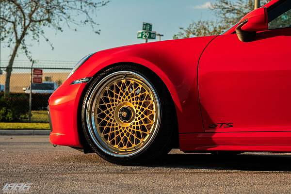 Фото дисков 1886 Wheels S009 Сатиновое золото на Porsche 911 VIII