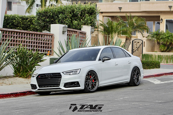 Фото дисков Vossen ML-X3 Глянцевый графит на Audi A/S/RS 4 (B9)