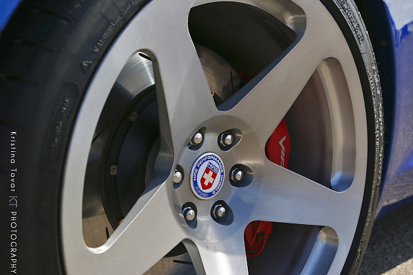 Фото дисков HRE 305M Глянцевый лак на Dodge Viper