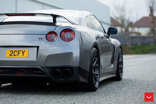 Фото дисков Vossen VFS-6 Глянцевый графит на Nissan GT-R