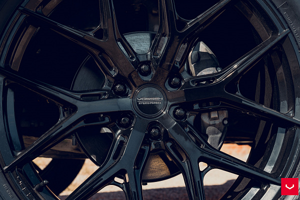 Фото дисков Vossen HF6-4 Черный глянец на GMC Yukon V