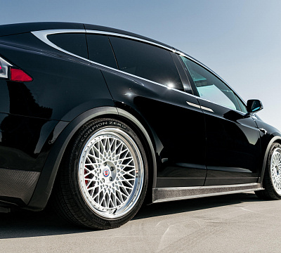 Фото дисков HRE 501 на Tesla Model X