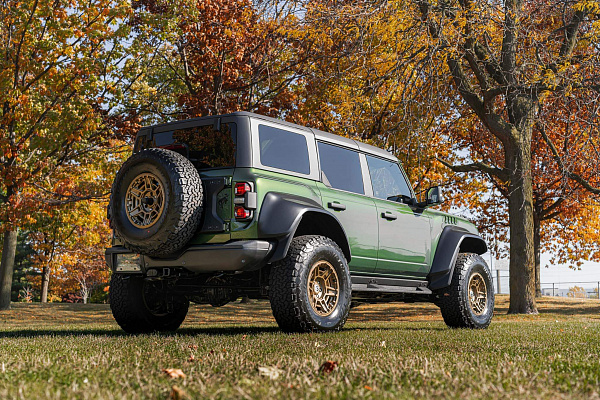 Фото дисков HRE FT1 Сатиновое темное золото на Ford Bronco