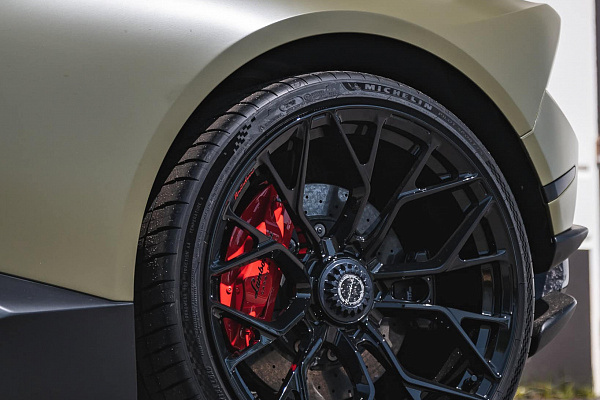 Фото дисков Brixton Forged PF10 Черный глянец на Lamborghini Huracan
