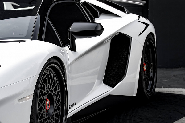 Фото дисков HRE 501 Черный сатин на Lamborghini Aventador