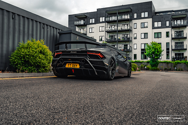 Фото дисков NOVITEC NL4 Черный глянец на Lamborghini Huracan