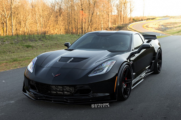 Фото дисков Strasse Wheels SP5R Deep Concave Monoblock Черный сатин на Chevrolet Corvette C7