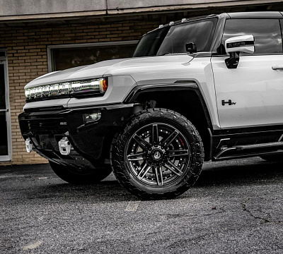 Фото дисков 4PLAY 4P08 на GMC Hummer EV