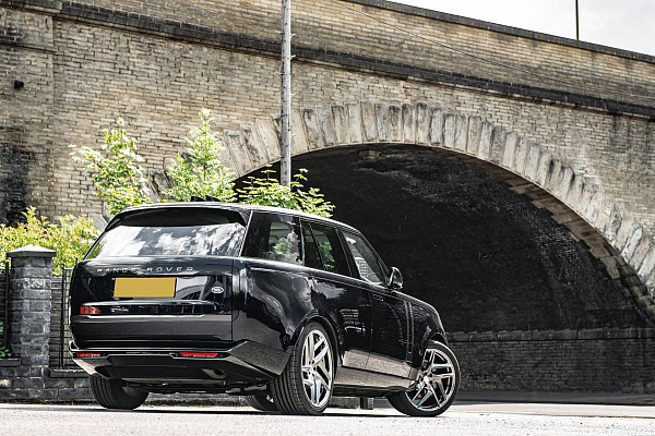 Фото дисков Kahn Type 52 RS Глянцевый тонированный лак на Range Rover V