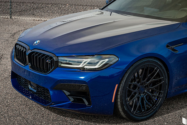Фото дисков Strasse Wheels SV10M Deep Concave Duoblock Черный глянец на BMW 5/M5 (G30/F90)