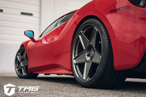 Фото дисков HRE 505M Глянцевый темный лак на Ferrari 488