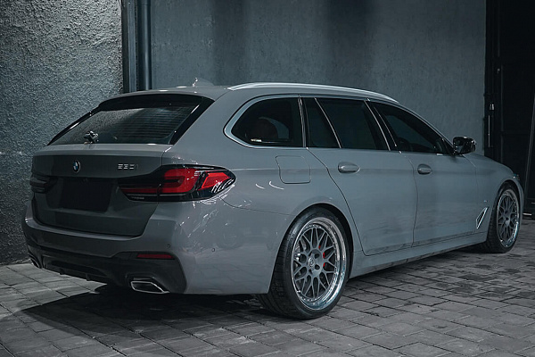 Фото дисков HRE 300 Сатиновый графит на BMW 5/M5 (G30/F90)