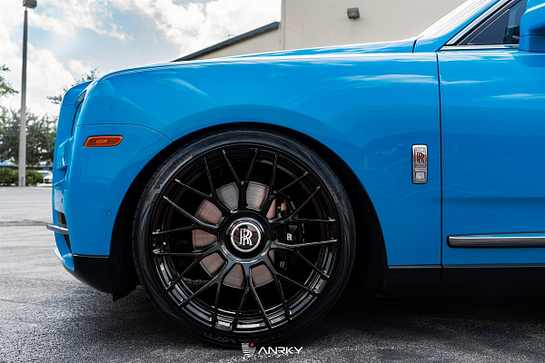 Фото дисков Anrky AN20 Черный глянец на Rolls-Royce Cullinan