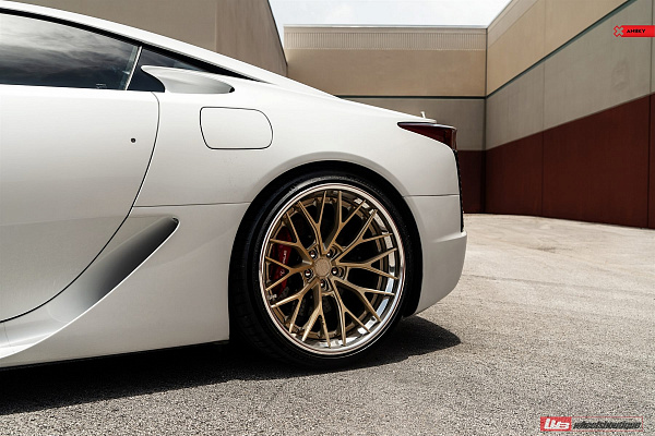 Фото дисков Anrky AN30 Сатиновое золото на Lexus LFA