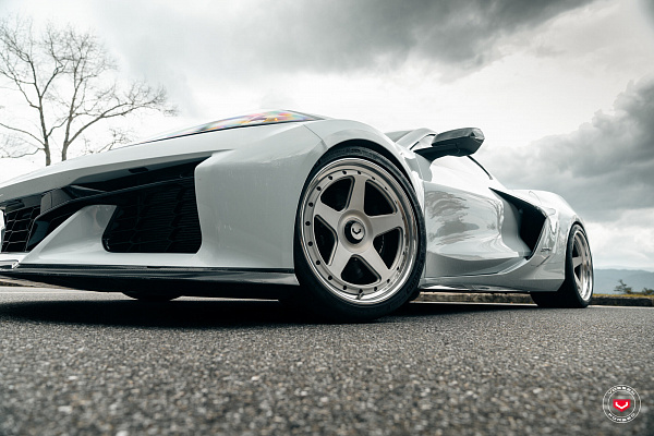 Фото дисков Vossen GEN-01 (3-Piece) Сатиновый лак на Chevrolet Corvette C8