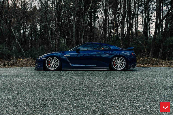Фото дисков Vossen VFS-1 Серебро на Nissan GT-R