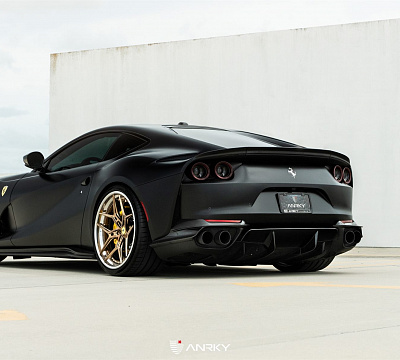 Фото дисков Anrky S3-X4 на Ferrari 812
