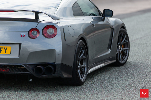 Фото дисков Vossen VFS-6 Глянцевый графит на Nissan GT-R