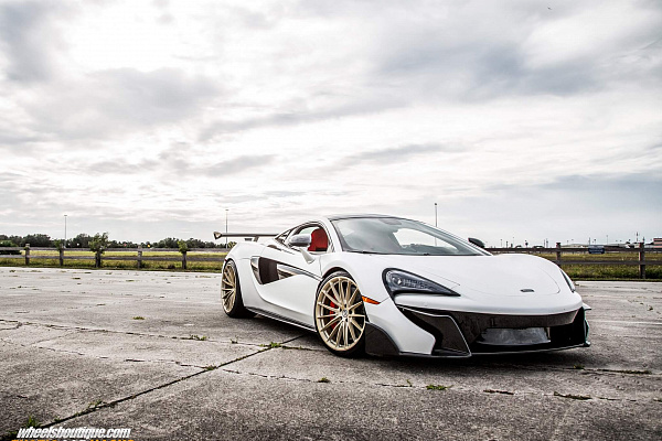 Фото дисков HRE P103 Сатиновая шампань на McLaren 570S