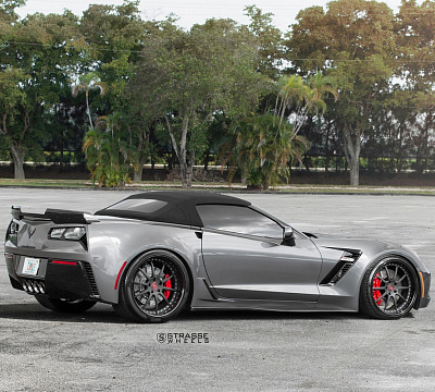 Фото дисков Strasse Wheels R10 Signature на Chevrolet Corvette C7