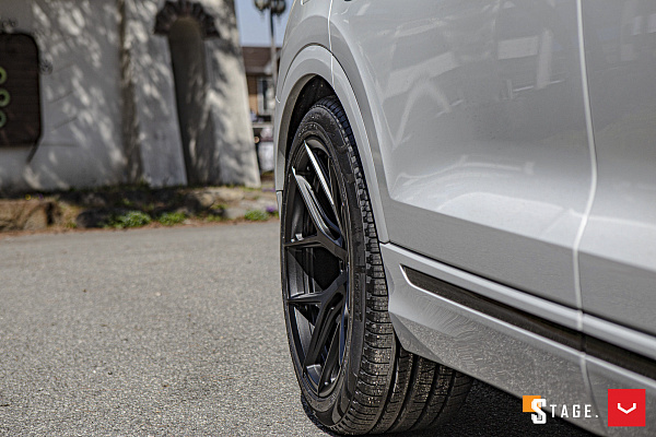 Фото дисков Vossen HF-5 Черный сатин на Audi Q8