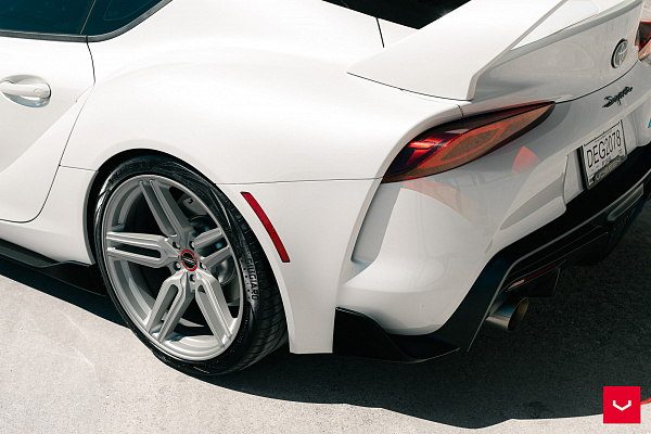 Фото дисков Vossen HF-1 Серебро на Toyota Supra A90