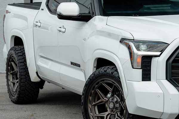 Фото дисков 4PLAY 4P55 Сатиновая бронза на Toyota Tundra III