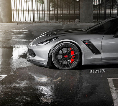 Фото дисков Strasse Wheels SM5R Deep Concave Monoblock на Chevrolet Corvette C7