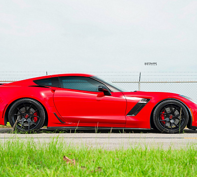 Фото дисков Strasse Wheels SM5R Deep Concave FS на Chevrolet Corvette C7
