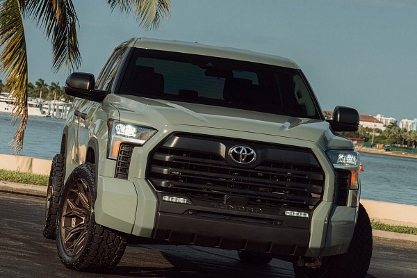 Фото дисков 4PLAY 4P83 Сатиновая бронза на Toyota Tundra III