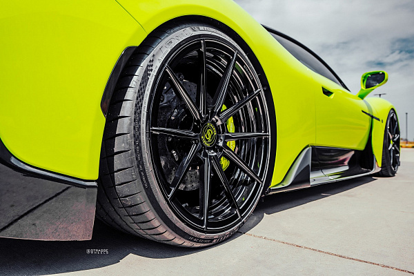 Фото дисков Strasse Wheels SV10 Deep Concave Duoblock Черный глянец на Maserati MC20