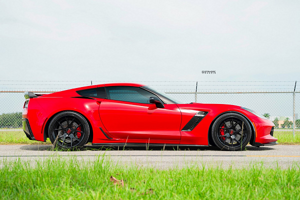 Фото дисков Strasse Wheels SM5R Deep Concave FS Черный матовый на Chevrolet Corvette C7