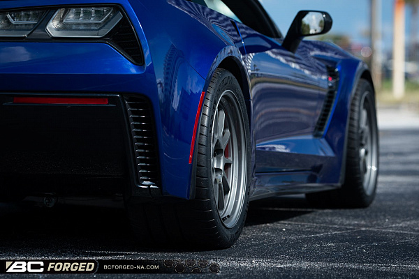 Фото дисков BC Forged TD01 Матовый графит на Chevrolet Corvette C7