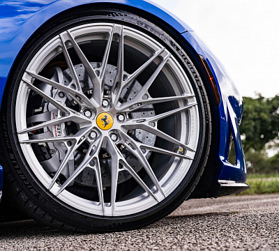 Фото дисков Vossen S21-02 на Ferrari 812