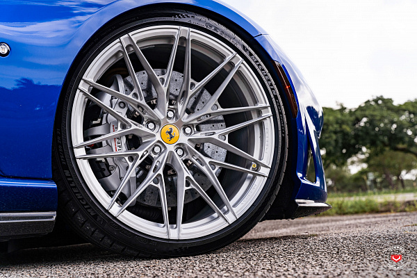 Фото дисков Vossen S21-02 Глянцевый лак на Ferrari 812
