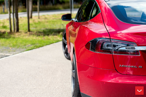 Фото дисков Vossen CV3 Глянцевый графит на Tesla Model S