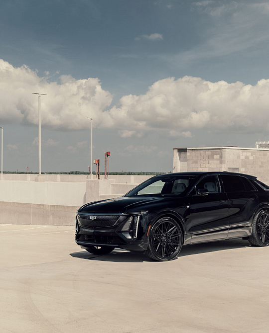 Фото дисков HF6-5 Черный сатин на Cadillac Lyriq