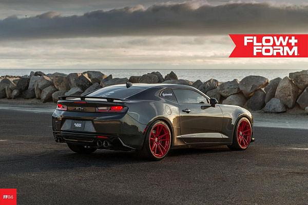 Фото дисков HRE FF04 Красный глянец на Chevrolet Camaro VI