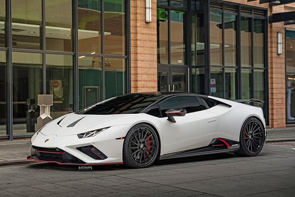 Фото дисков Strasse Wheels SV15T Deep Concave FS Черный матовый на Lamborghini Huracan
