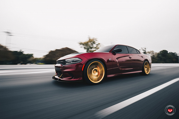 Фото дисков Vossen CG-204 Глянцевое золото на Dodge Charger VII