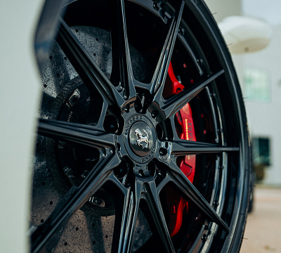 Фото дисков Strasse Wheels SV10 Deep Concave FS на Ferrari SF90