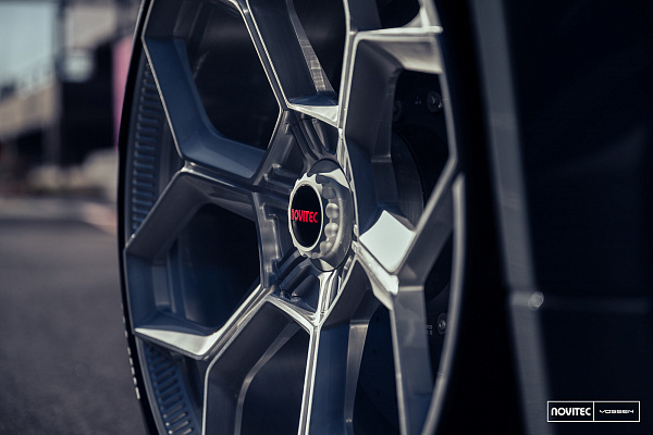 Фото дисков NOVITEC NL5 Глянцевый лак на Lamborghini Urus